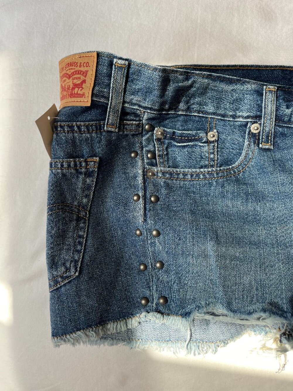 Levi’s Premium Denim Studded Shortie Shorts NWT, Size 27